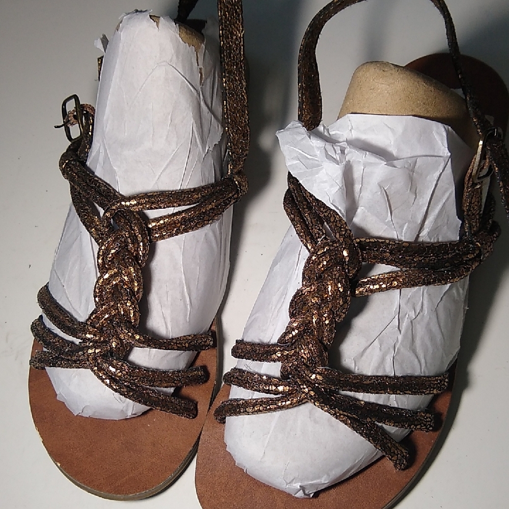 Forever 21 size 7 crackle-bronzy-gold  strappy sandal
